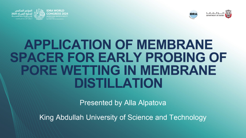 Application of membrane spacer for early probing of pore wetting in membrane distillation